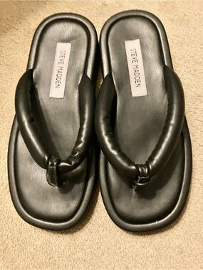 Steve Madden Black Padded Thong Flip Flop Sandals